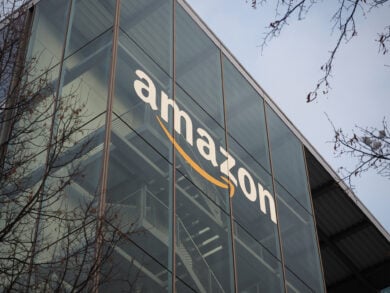 Amazon “patteggia” con Roma: 500 milioni per chiudere la grana fiscale. Ma la guerra giudiziaria continua