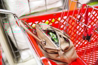 Furti di Natale, supermercati sotto assedio: boom di taccheggio e dipendenti sotto accusa