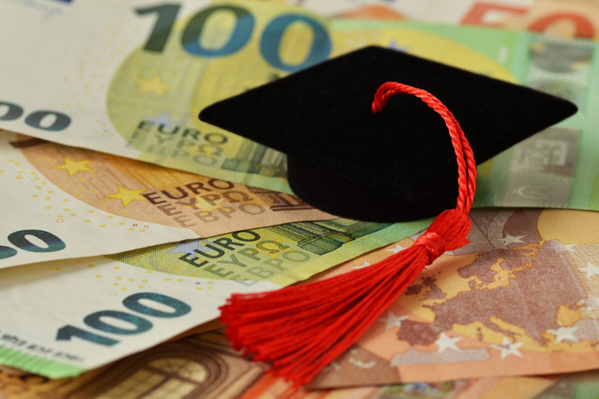 Pensioni, stretta sul riscatto della laurea: cosa cambia davvero e perché scoppia lo scontro politico