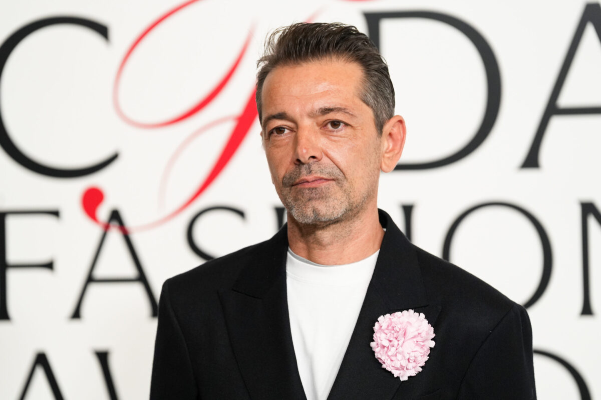 Pieter Mulier lascia Alaïa e accende le voci su Versace