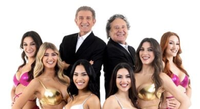 Striscia la notizia riparte in prima serata: sei Veline, una band dal vivo e Maria De Filippi inviata d’eccezione