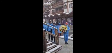 Crans-Montana, un minuto di silenzio con Sofia Goggia e la Nazionale azzurra