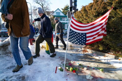 Minneapolis, agente dell’ICE uccide una donna. Trump: “Ha sparato per autodifesa”, ira dei democratici