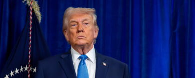 Iran, Trump valuta opzioni militari “decisive” mentre gli Stati Uniti rafforzano la presenza nel Golfo