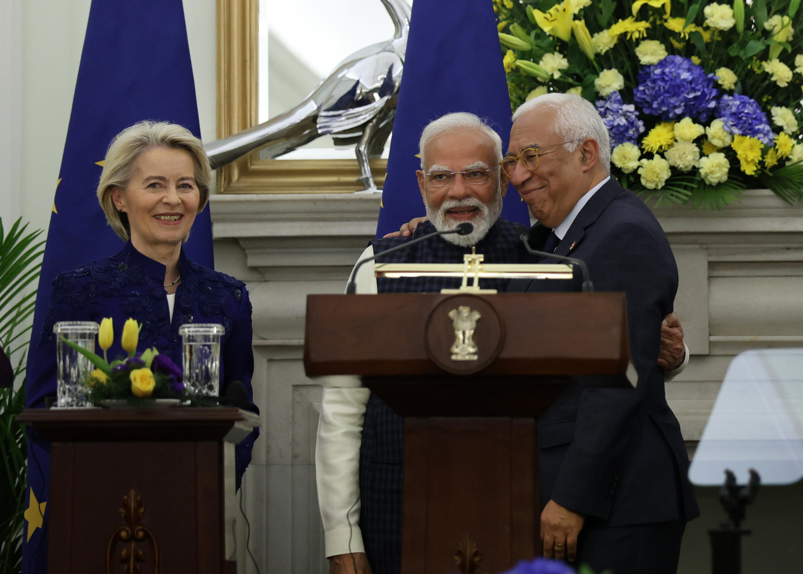 Ue-India, firmato a Nuova Delhi uno storico accordo commerciale