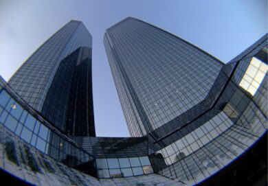 Perquisizioni alla Deutsche Bank: indagini su presunto riciclaggio legato a Roman Abramovich