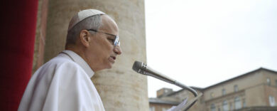 Leone XIV, ecco qual è la sua idea di informazione: «No a banalità e fake news»