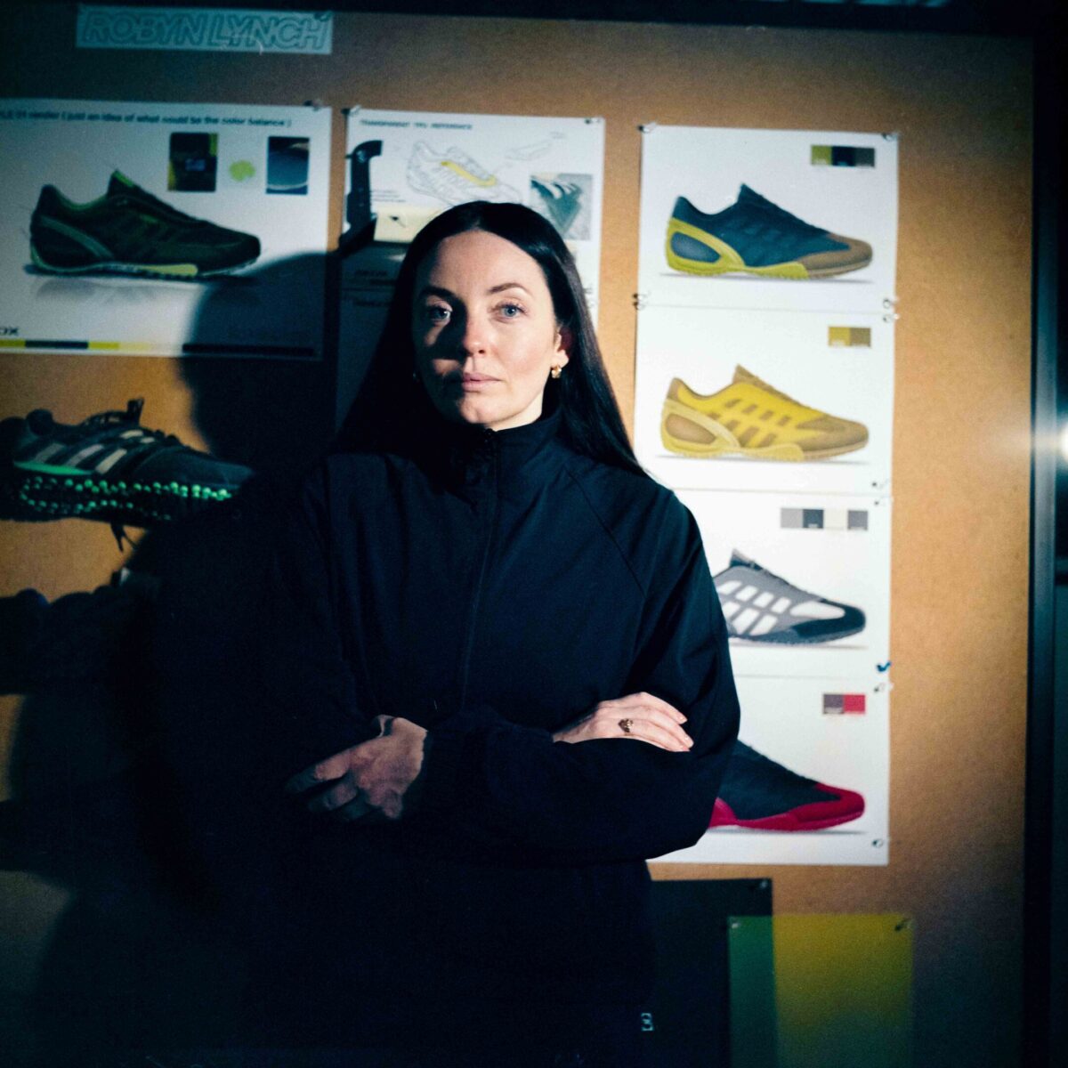 Geox celebra 20 anni di Snake: la nuova collaborazione con Robyn Lynch