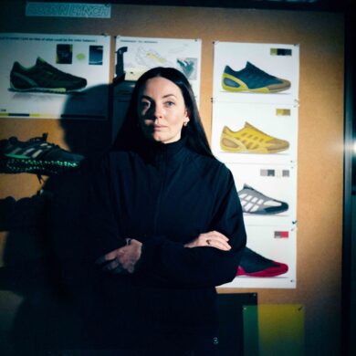 Geox celebra 20 anni di Snake: la nuova collaborazione con Robyn Lynch