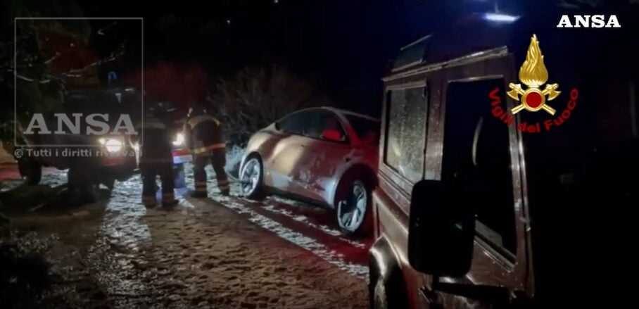 Maltempo, allerta neve nelle Marche: centinaia di interventi dei Vigili del Fuoco
