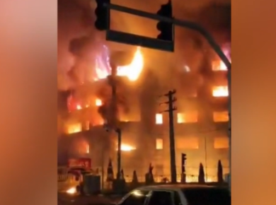 Iran, proteste e manifestazioni: in fiamme edificio del governo