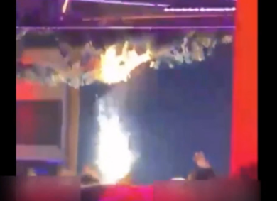 Crema, a fuoco addobbi sul soffitto, sospesa licenza a una discoteca