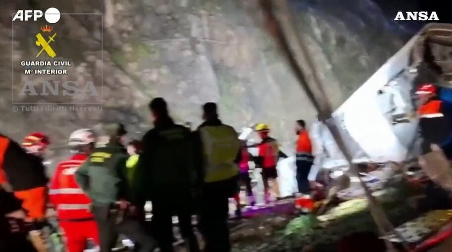 Spagna, le immagini del disastro ferroviario nei pressi di Cordoba: morti e feriti