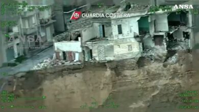 Niscemi, le immagini drammatiche della frana dall’elicottero della Guardia Costiera