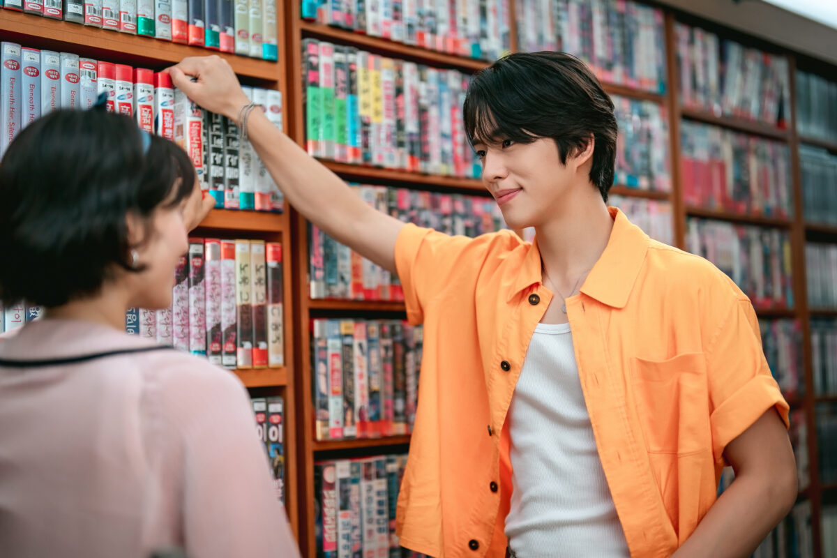 Undercover Miss Hong e il ritorno agli anni Novanta: quando il K-drama usa la commedia per parlare di potere, lavoro e identità