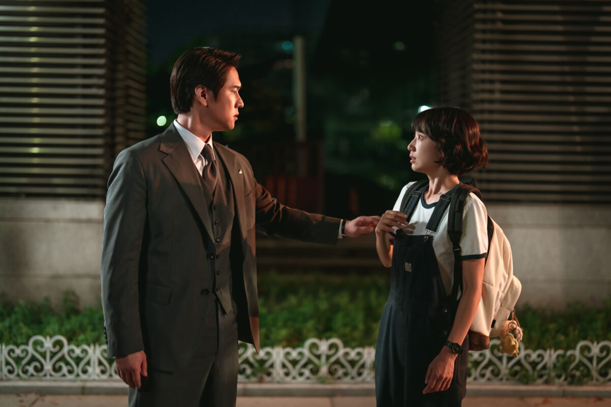 Undercover Miss Hong e il ritorno agli anni Novanta: quando il K-drama usa la commedia per parlare di potere, lavoro e identità