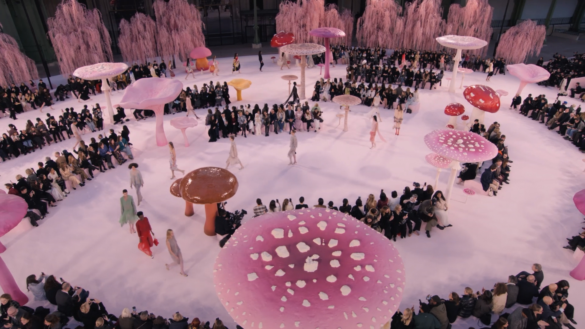 Alta Moda Parigi, nel bosco incantato tra le meraviglie di Chanel