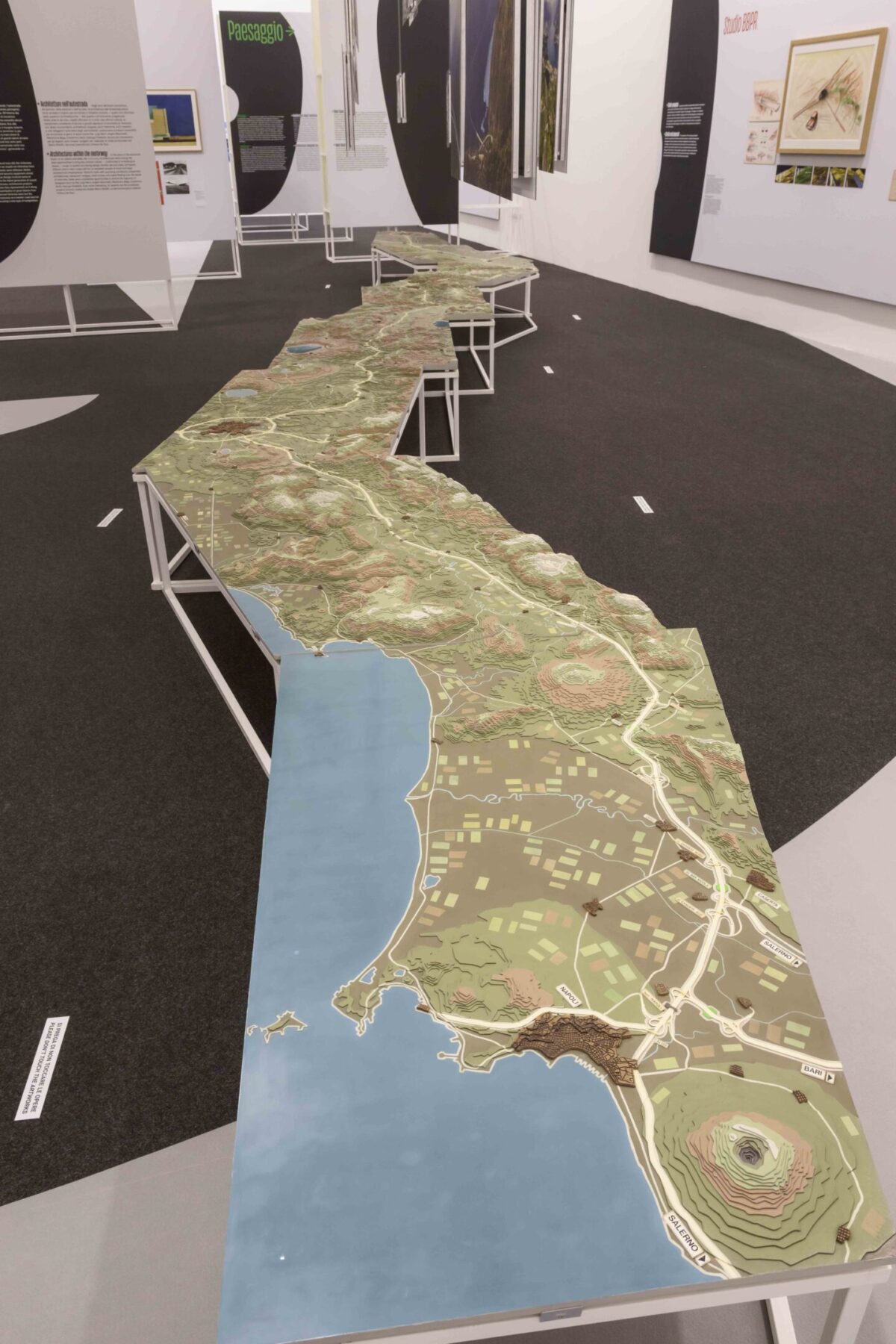 Autostrade d’Italia: la mostra in Triennale che racconta un secolo di movimento