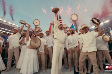 Bad Bunny in Zara conquista il Super Bowl