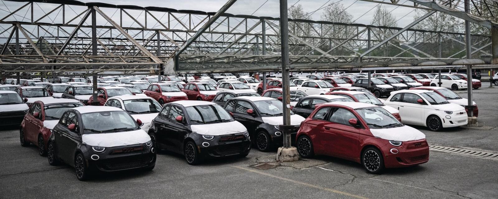 Auto elettrica, ecco perché è un grande flop: 60 miliardi bruciati e industria in crisi