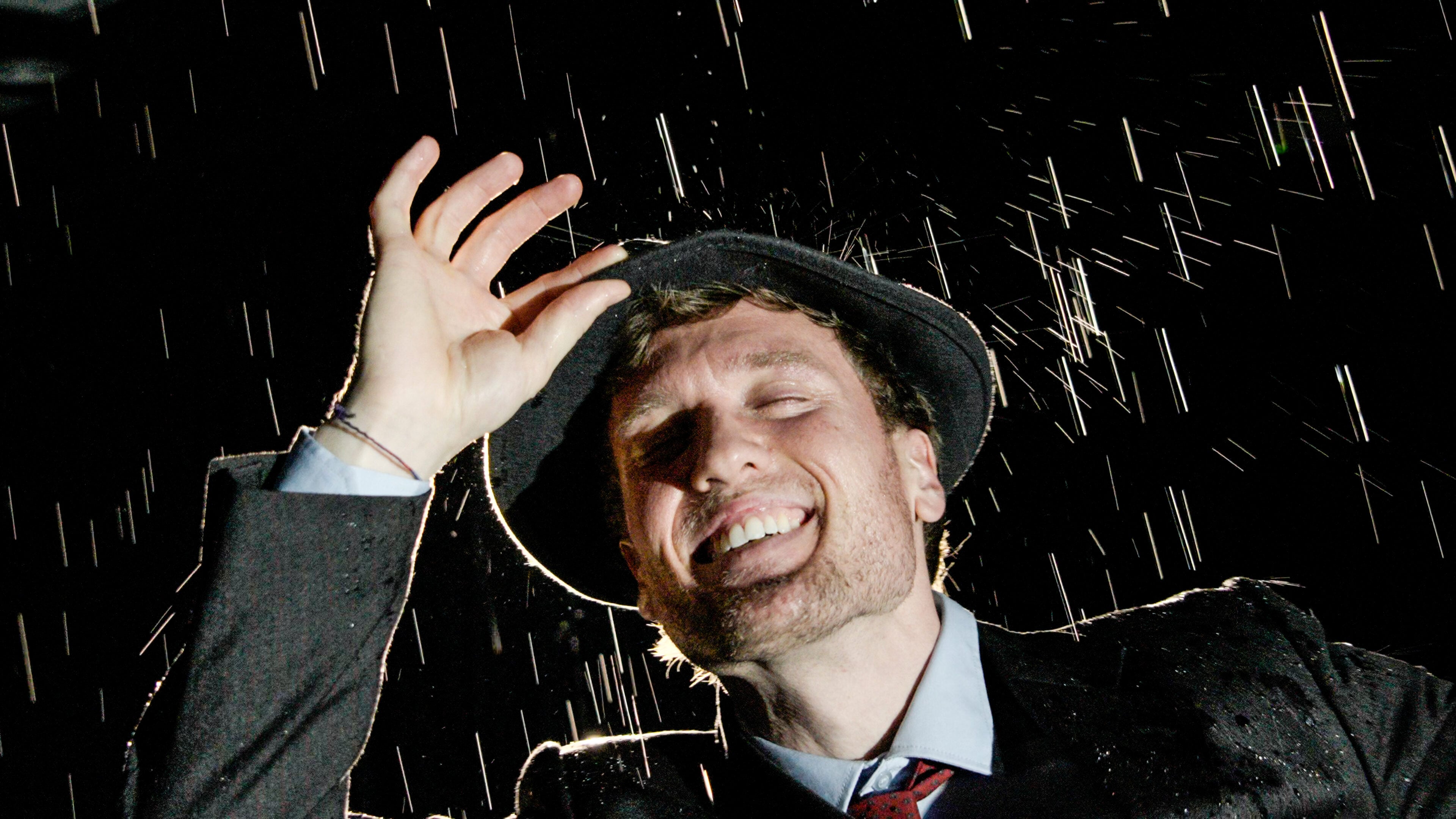 Cantando sotto la pioggia, tip tap e romanticismo senza tempo Cantando sotto la pioggia, tip tap e romanticismo senza tempo