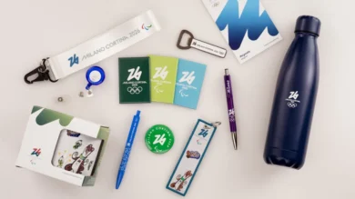 Milano Cortina 2026, assalto al megastore olimpico: code di oltre 40 minuti per i gadget