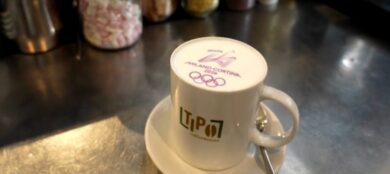 Milano Cortina 2026, il «cappuccino olimpico» con il logo dei Giochi che ha conquistato tutti