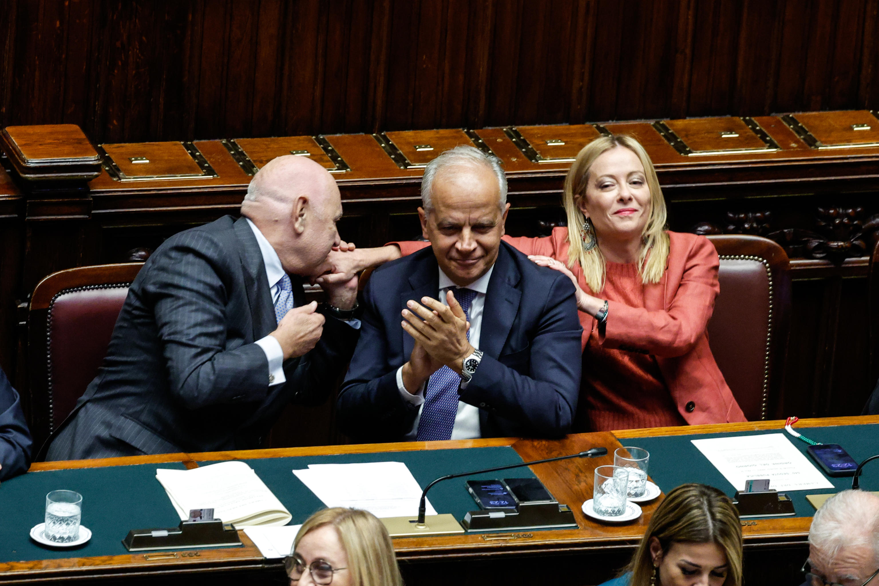 Decreto sicurezza: restano scudo penale e fermo preventivo, ma i pm possono stabilire il rilascio immediato