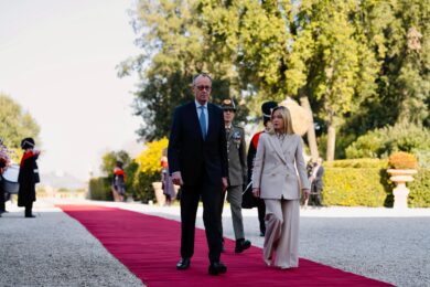 Meloni e Merz pronti al vertice ristretto sulla competitività, la Francia è sempre più tagliata fuori