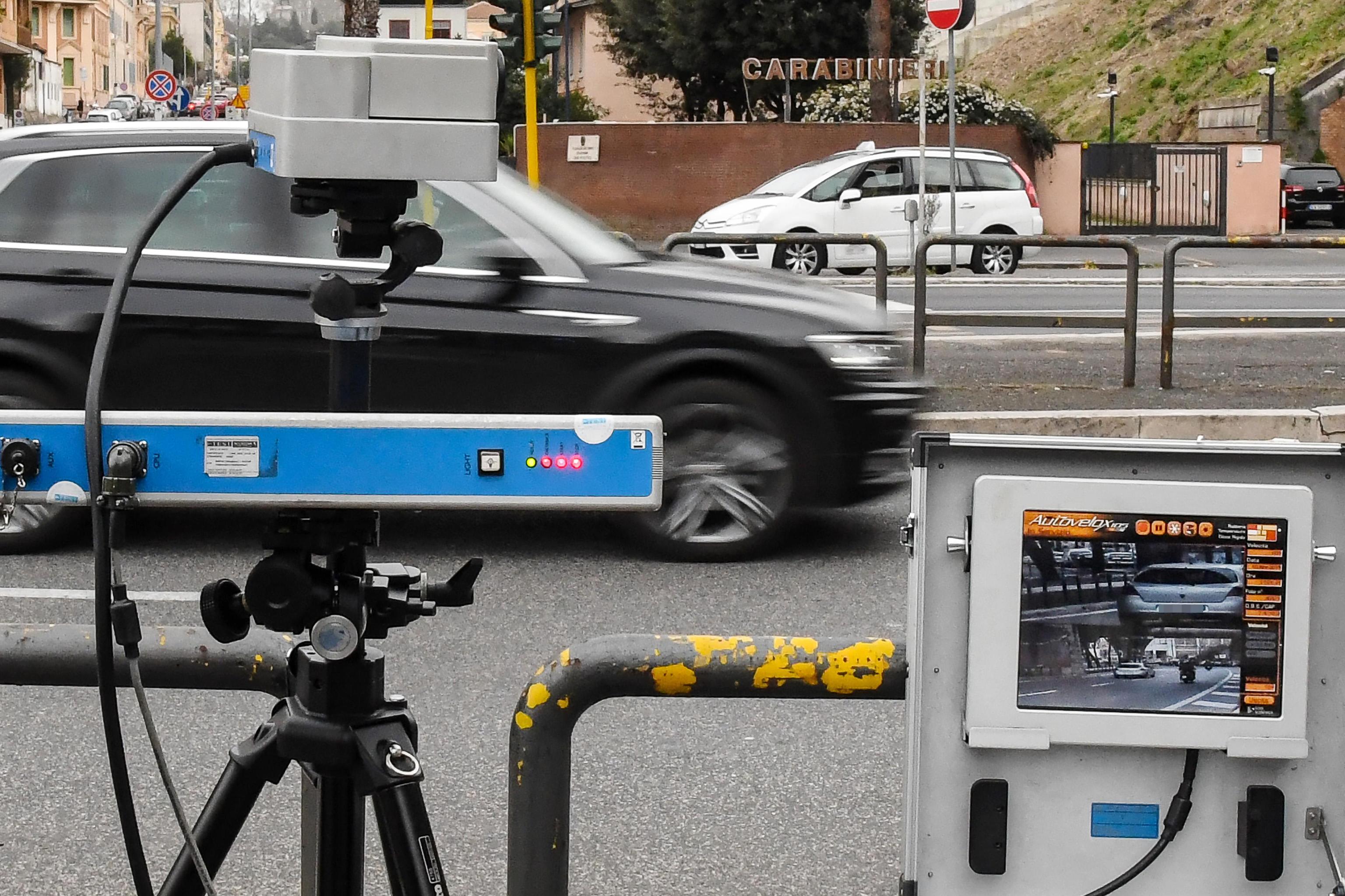 Caos autovelox: solo 3.800 registrati su 11mila, in arrivo il decreto. Multe a rischio nullità