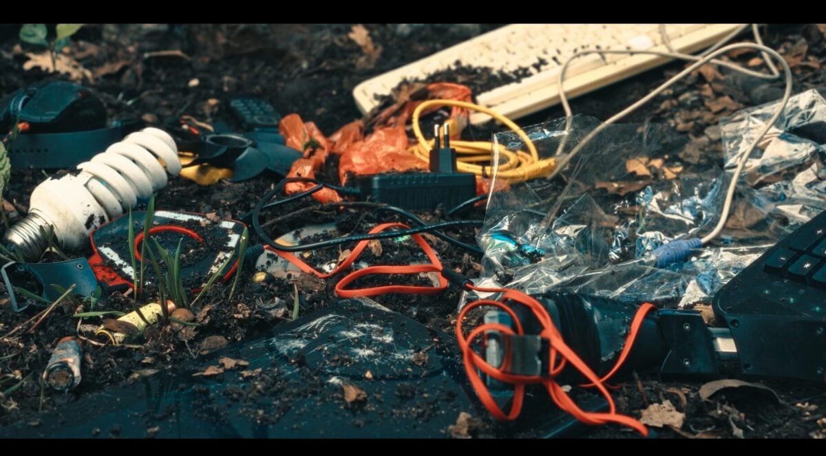 Rifiuti elettronici in casa? La soluzione è a un passo (ma nessuno ve l’ha detto)