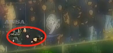 Cremonese-Inter, il momento del lancio del petardo contro Audero