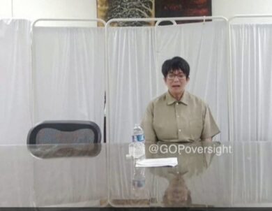 Epstein, Ghislaine Maxwell pronta a parlare solo con la clemenza di Trump: silenzio davanti al Congresso