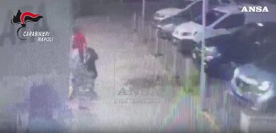 Caivano, ubriaco tenta di rapire un bambino al supermercato: arrestato