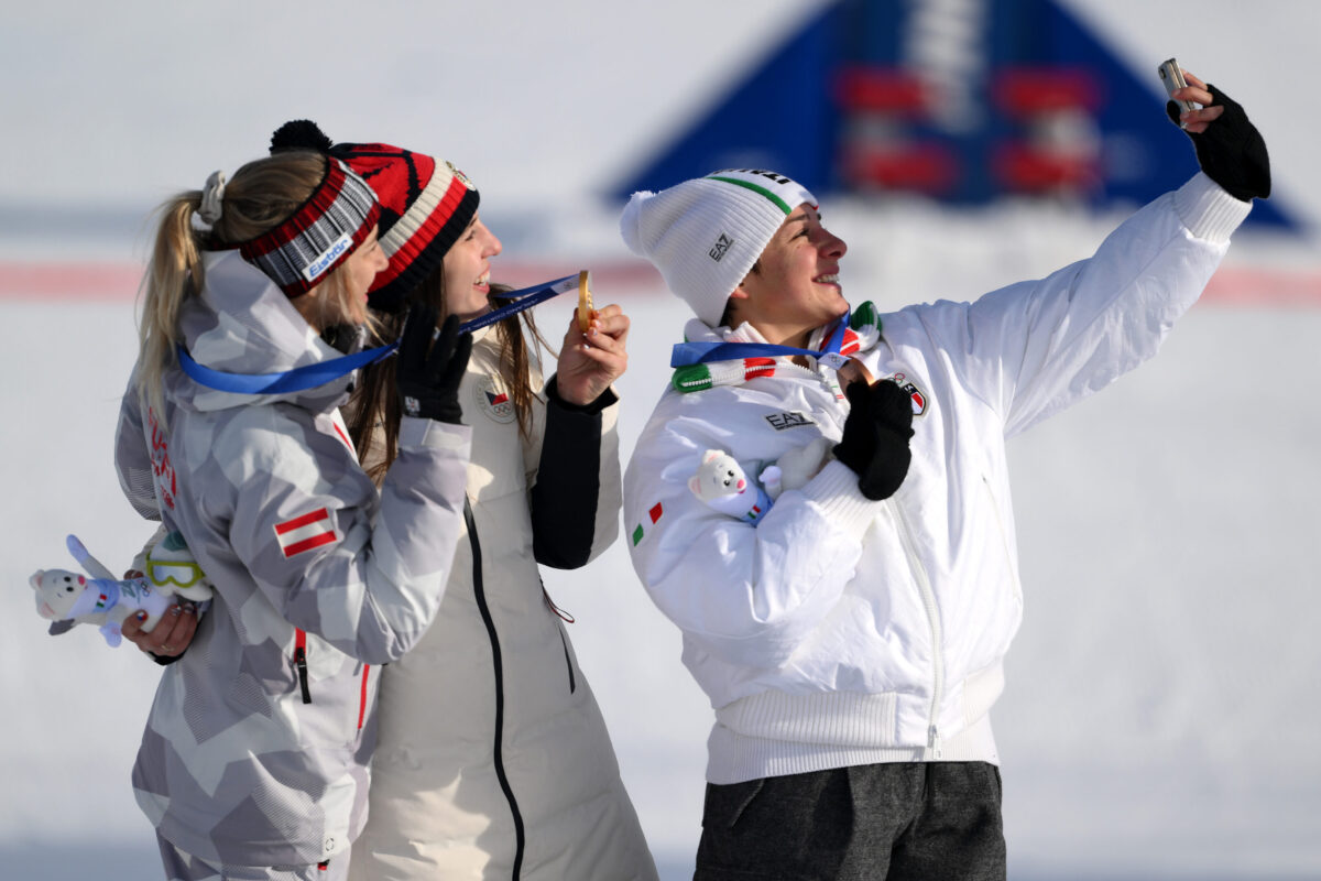 Milano Cortina 2026, la Victory Selfie diventa simbolo del podio contemporaneo