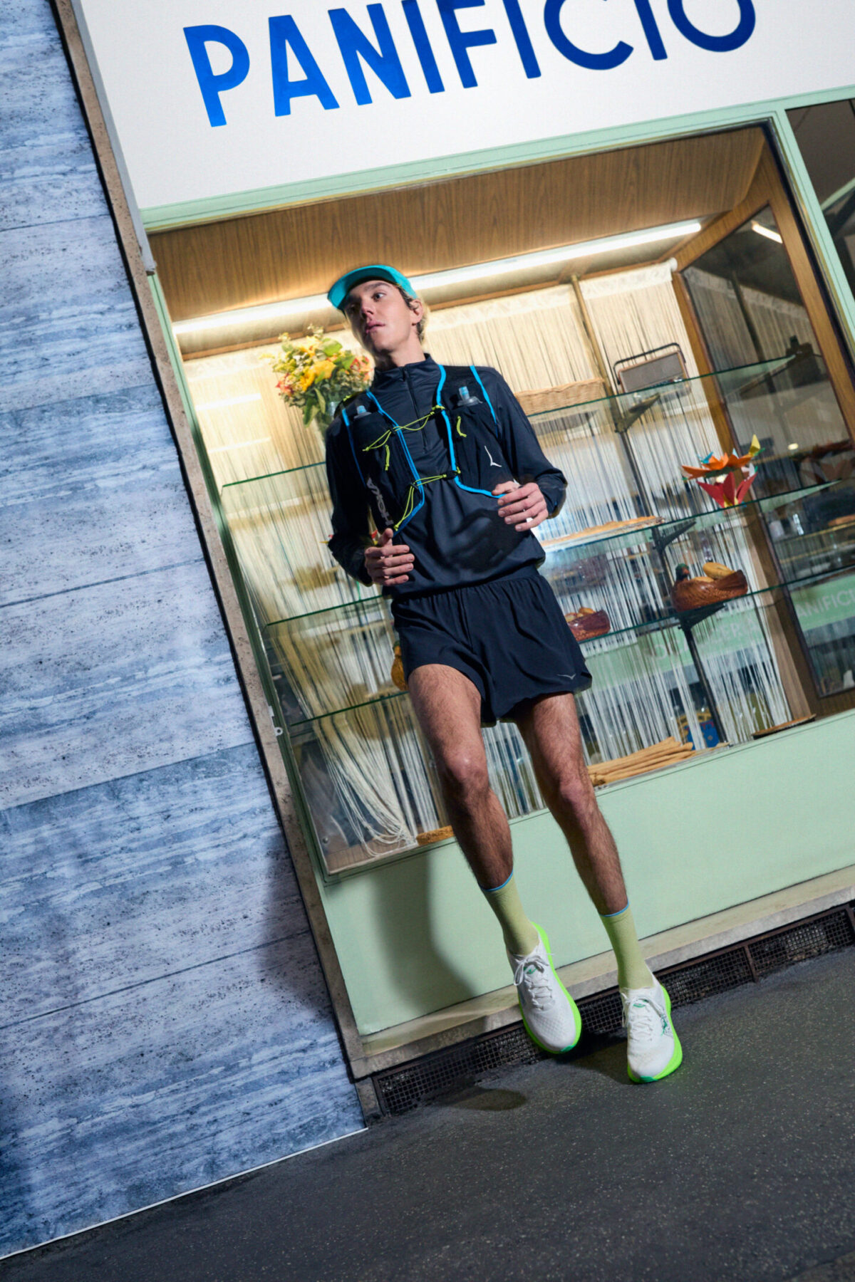 Sanremo 2026, Tananai e Zalando accendono il Festival con uno spot che porta la passerella nella vita quotidiana