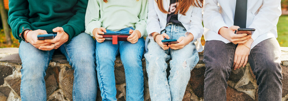 I ragazzi sanno di essere dipendenti dal digitale ma restano soli