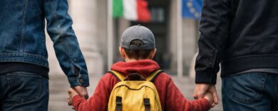 Due uomini vogliono adottare un bambino: la Consulta decide. Ecco gli scenari, mentre l’Italia si divide