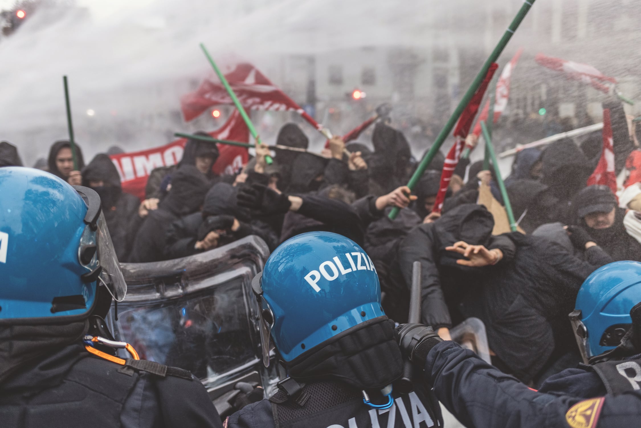 Allarme Europol: l’Italia è il Paese con più attacchi dell’estrema sinistra in Europa