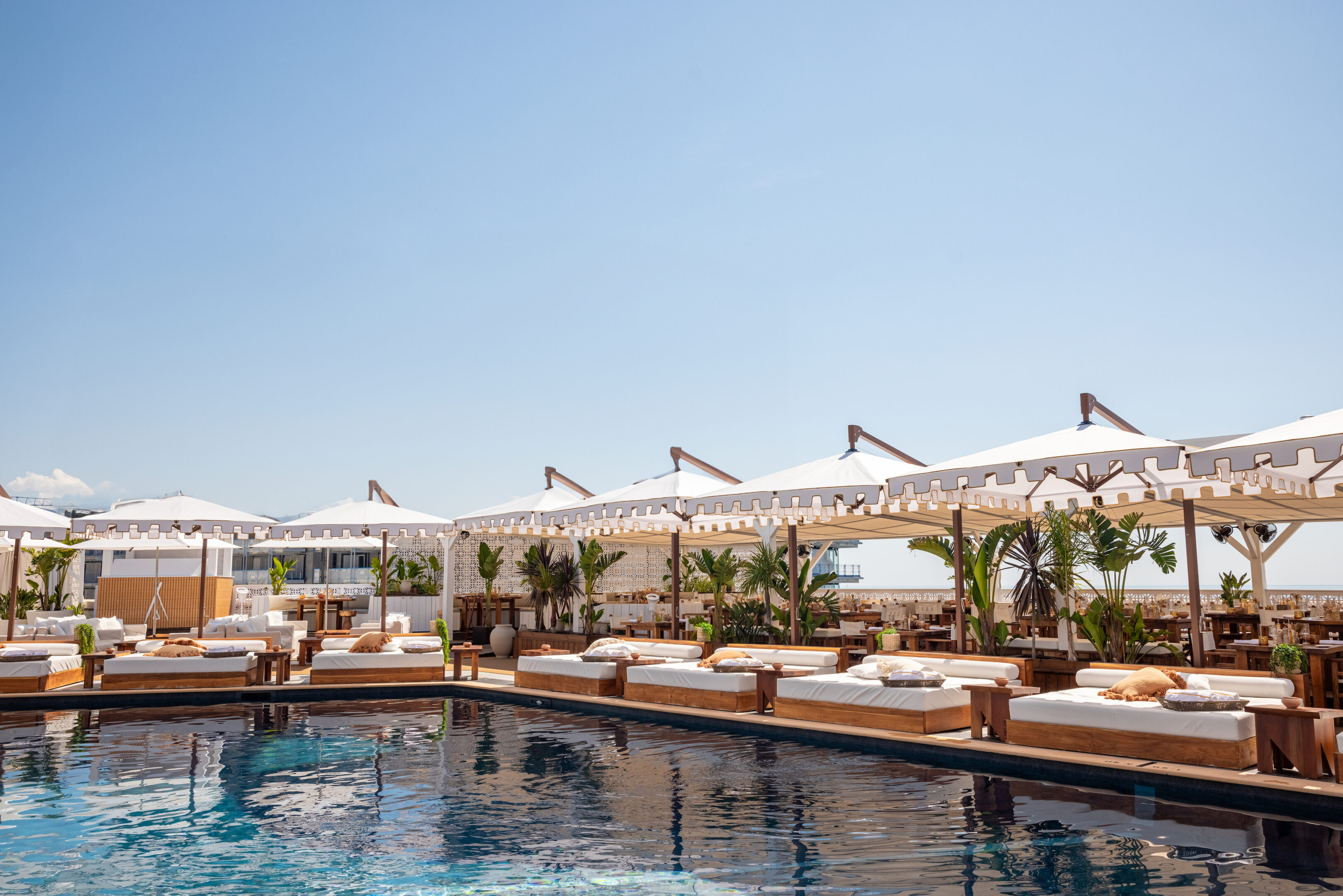 Monte Carlo riaccende l’estate: riapre Nikki Beach sul rooftop più iconico del Principato