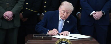 Iran, Trump minaccia ma apre ai negoziati: la doppia strategia sullo Stretto di Hormuz