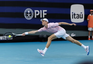 Sinner conquista i quarti a Miami Battuto Michelsen, ma che fatica