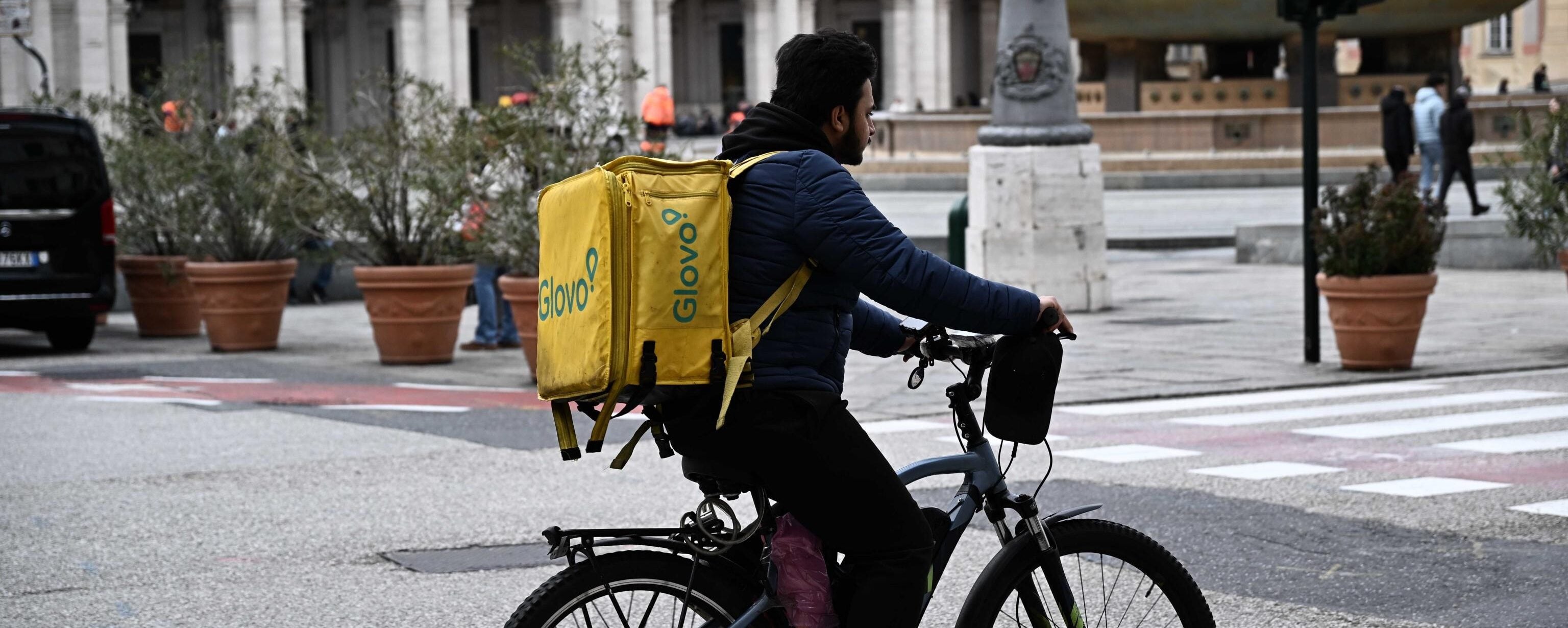 Acquisti online: gli italiani spendono oltre 360 euro l’anno solo per la consegna a domicilio