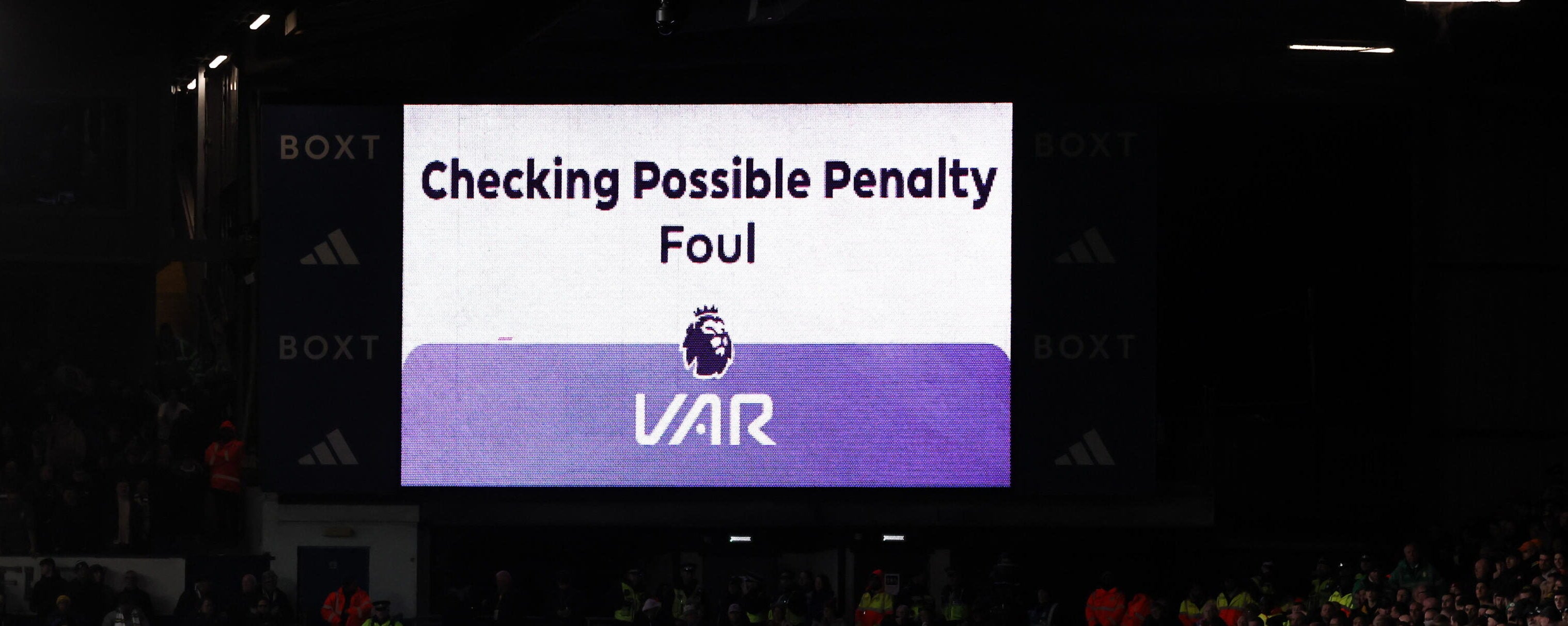 Cade il mito degli arbitri inglesi: anche la Premier League alle prese con una montagna di errori al Var