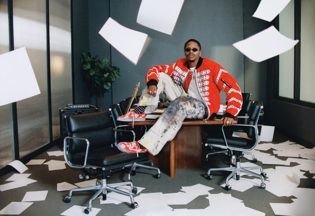 Le Vans Authentic compiono 60 anni e tornano con la campagna “Off The Wall” con SZA e Travis Barker