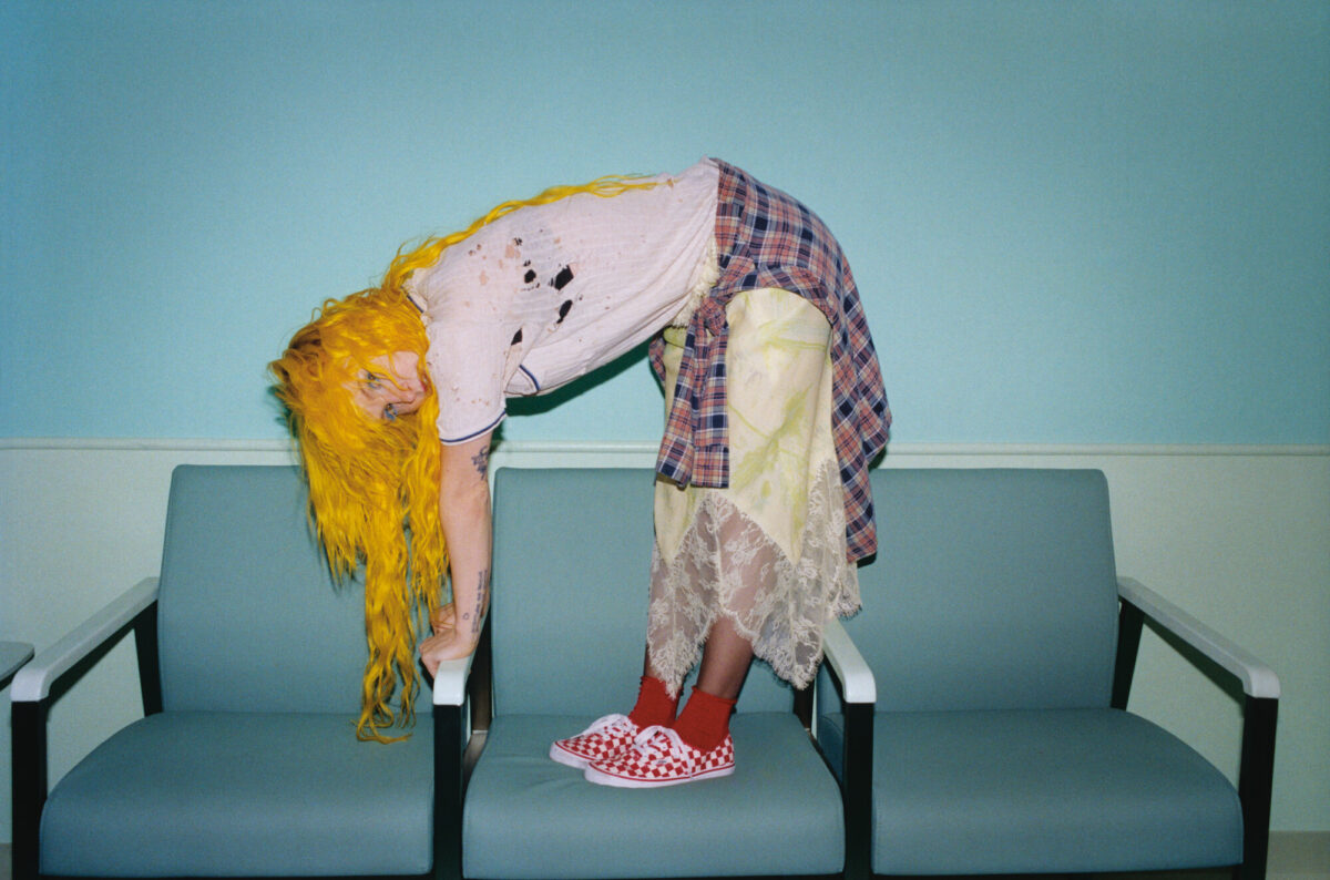 Le Vans Authentic compiono 60 anni e tornano con la campagna “Off The Wall” con SZA e Travis Barker