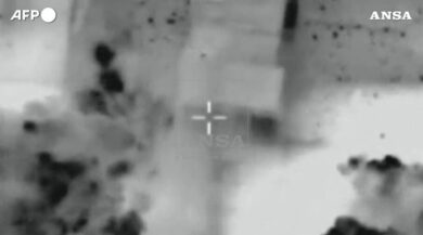 Raid israeliani contro obiettivi Hezbollah in Libano: il video diffuso dall’Idf