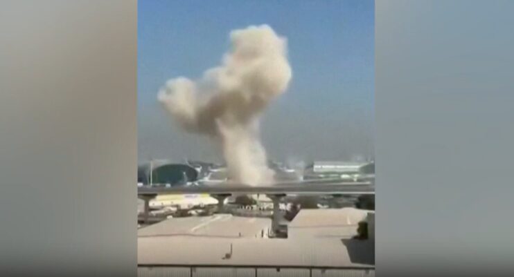 Dubai, un drone iraniano colpisce l’aeroporto internazionale: nessuna vittima