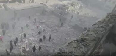 Attacchi aerei e bombe su Teheran, soccorsi al lavoro fra le macerie