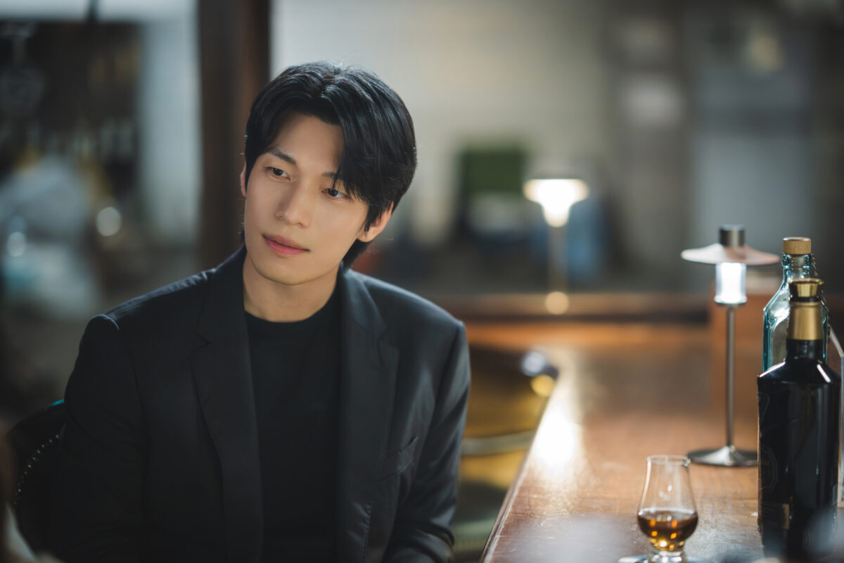 Siren’s Kiss, il romance thriller che trasforma seduzione e sospetto in un gioco pericoloso